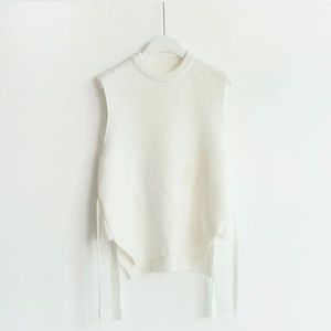 SAKUNINI Plain Knit Vest